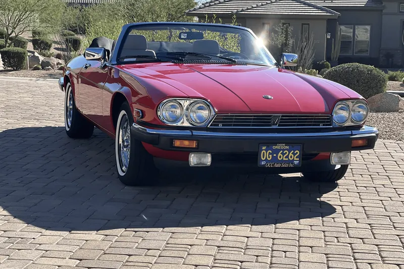 Заказать Jaguar XJ-S V12 Convertible 1990 5.3 л 262 л.с Бензин с пробегом 48 000 км, Автомат, Задний привод, цвет Красный, поставка из США, доставка по РФ XJ-S V12 Convertible - фото 3