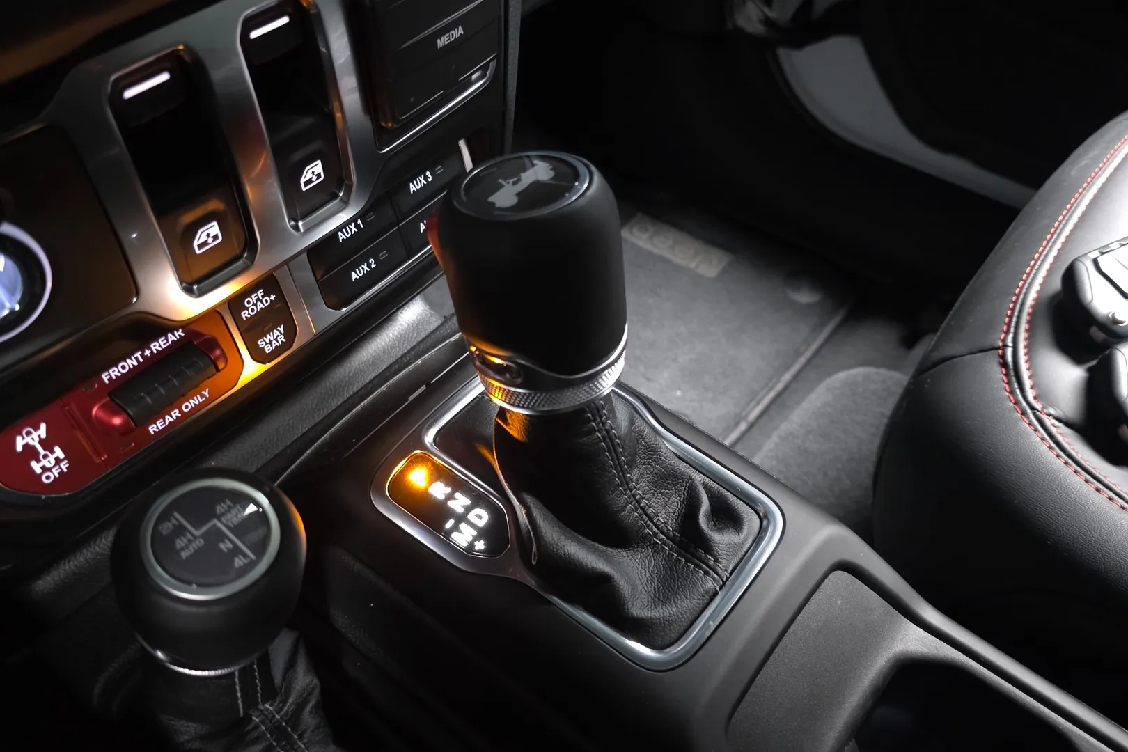Заказать Jeep Wrangler Rubicon 2026 2.0 л 270 л.с Бензин, Белый, Полный привод, Автомат — поставка из Корея, доставка по России и СНГ, фото 10
