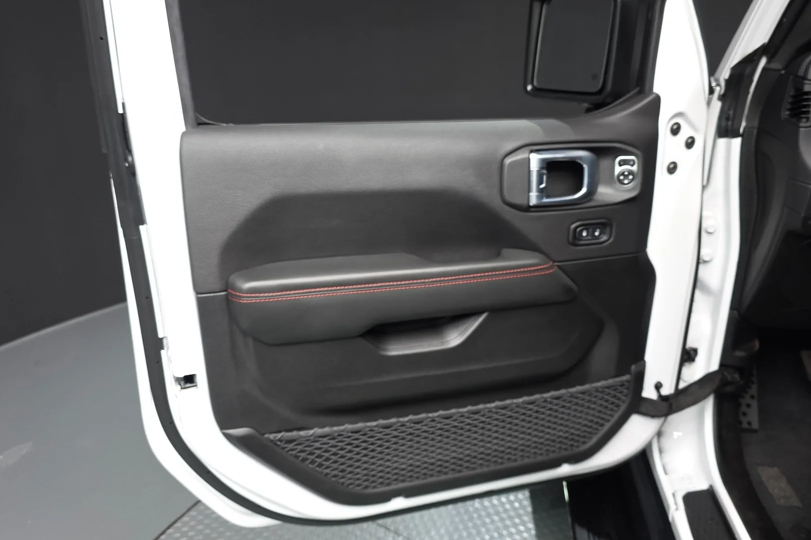 Новый Jeep Wrangler Rubicon 2026 2.0 л 270 л.с Бензин в кузове Белый, коробка — Автомат, привод — Полный привод, страна производства — Корея, фото 12