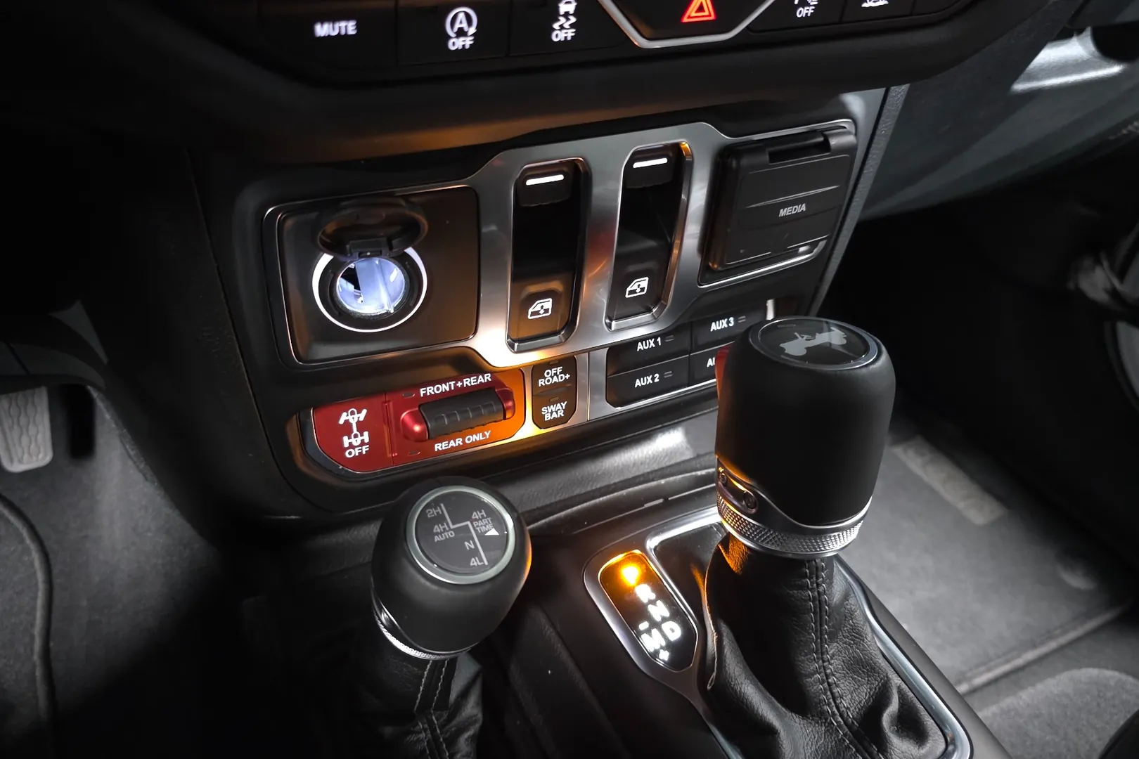 Jeep Wrangler Rubicon 2026, белый, фото 28