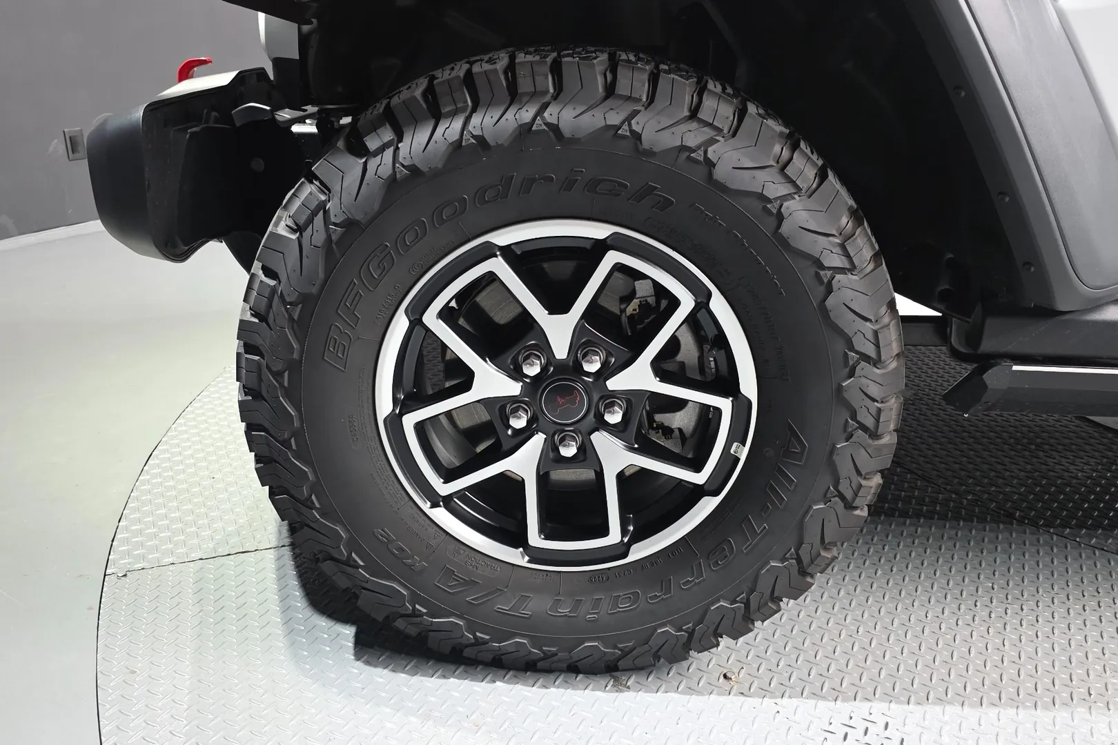 Выбор покупателей — Jeep Wrangler Rubicon 2026 2.0 л 270 л.с Бензин, пробег 1 909 км, Белый, привезён из Корея, доставка по РФ, фото 6