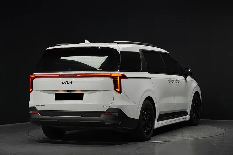 Заказать Kia Carnival 4th Generation HEV 9-seater X Line 2025 1.6 л 245 л.с Гибрид с пробегом 9 404 км, Автомат, Передний привод, цвет Белый, поставка из Корея, доставка по РФ Carnival HEV X Line - фото 3
