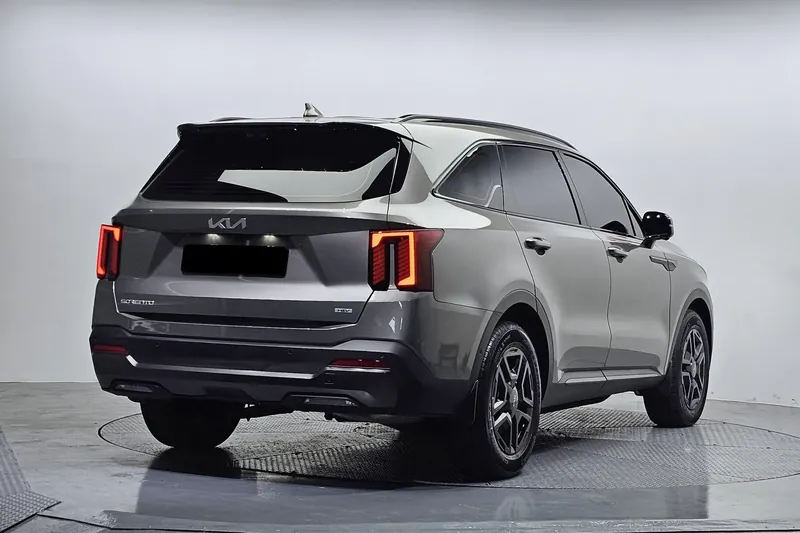 Заказать Kia Sorento 4th Generation HEV 1.6 4WD Gravity 2025 1.6 л 235 л.с Гибрид с пробегом 5 723 км, Автомат, Полный привод, цвет Серый, поставка из Корея, доставка по РФ Sorento HEV 4WD Gravity — фото 3
