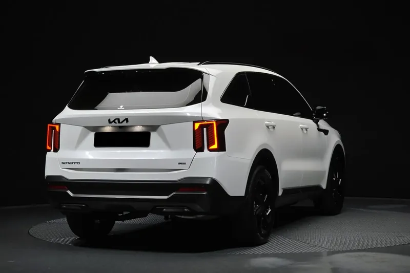 Заказать Kia Sorento 4th Generation HEV 1.6 4WD Signature X Line 2026 1.6 л 230 л.с Бензин с пробегом 1 587 км, Автомат, Полный привод, цвет Белый, поставка из Корея, доставка по РФ Sorento HEV 4WD Signature X Line - фото 3