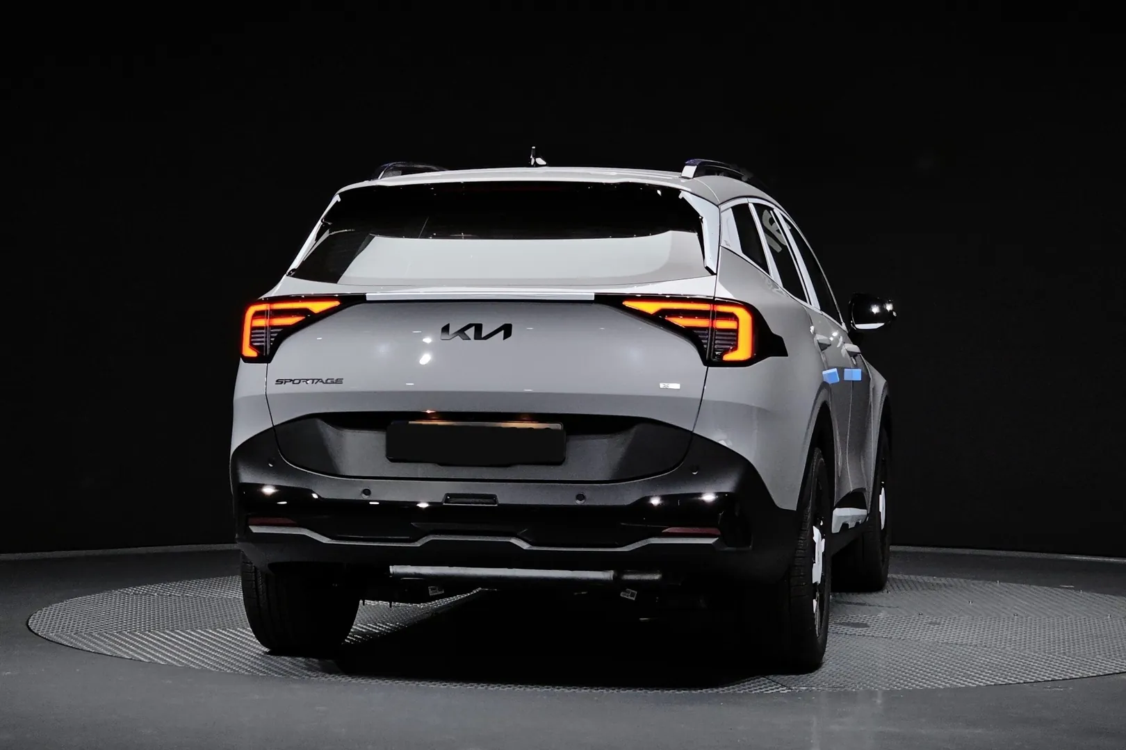 Заказать Kia Sportage Signature X Line 2026 1.6 л 150 л.с Бензин с пробегом 36 км, Автомат, Передний привод, цвет Серый, поставка из Корея, доставка по РФ, фото 2