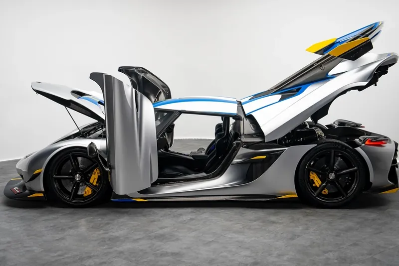 Заказать Koenigsegg Jesko Attack Power Upgrade 2024 5.0 л 1280 л.с Бензин с пробегом 4 500 км, Автомат, Задний привод, цвет Серебристый, поставка из ОАЭ, доставка по РФ Jesko Attack Power Upgrade - фото 3