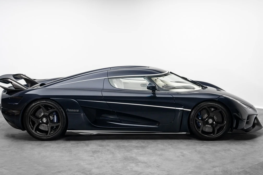Заказать Koenigsegg Regera 2019 5.0 л 1500 л.с Гибрид с пробегом 800 км, Автомат, Задний привод, цвет Синий, поставка из ОАЭ, доставка по РФ Regera - фото 3