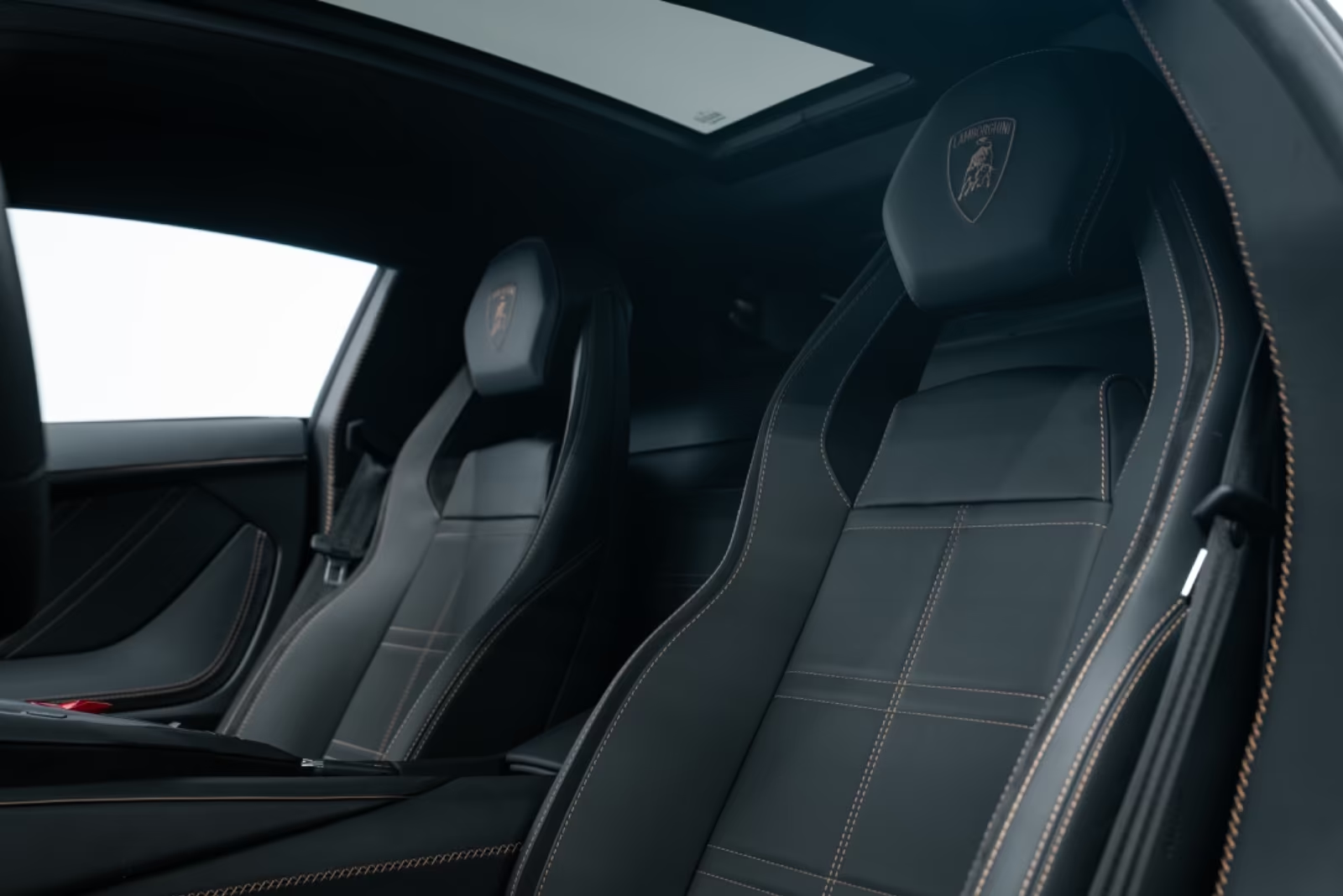 Доступен к заказу Lamborghini Countach LPI 800-4 1of112 CARBON 2022 6.5 л 814 л.с Гибрид: Чёрный, коробка Автомат, привод Полный привод, осмотр и тест-драйв в Москве