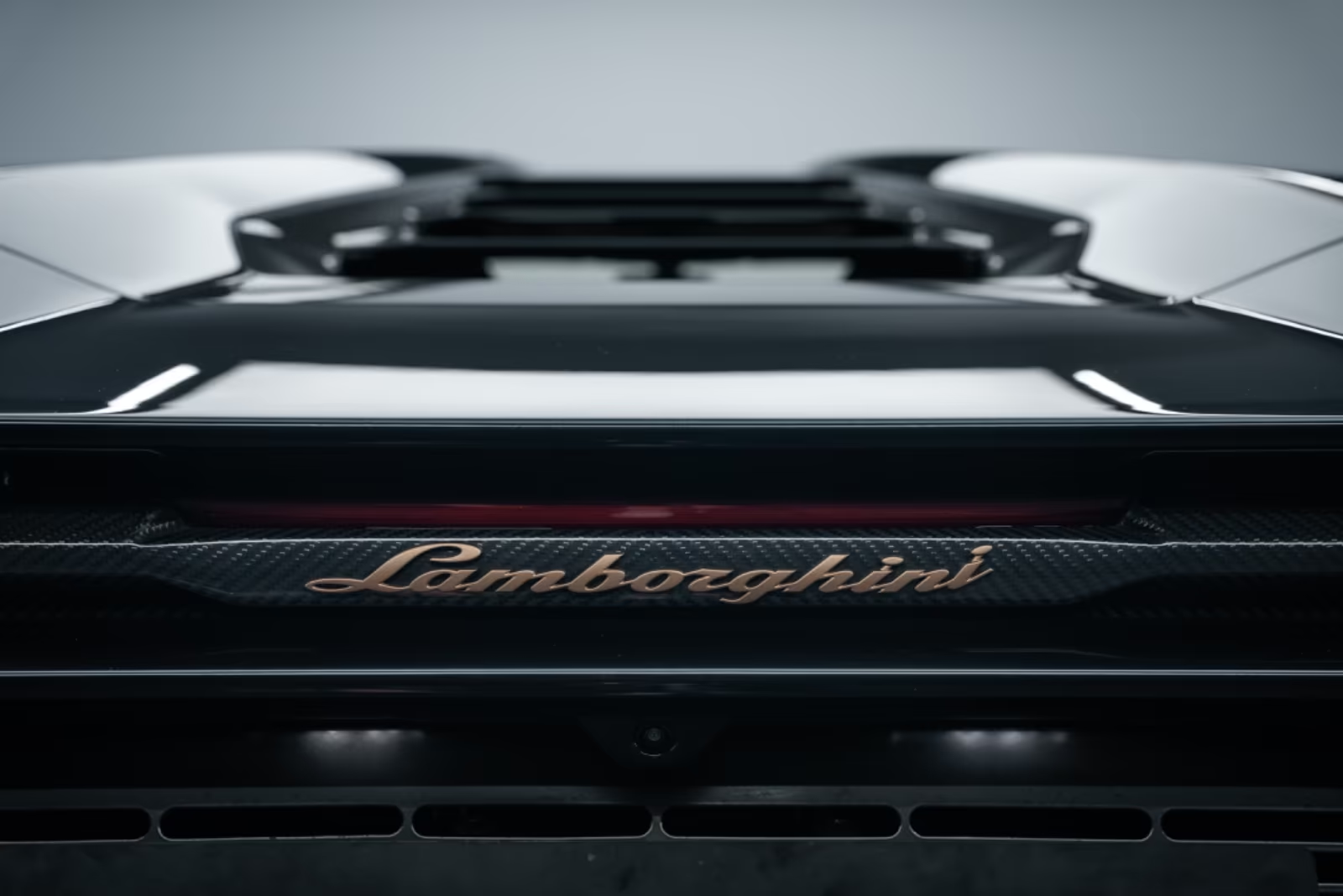 Lamborghini Countach LPI 800-4 1of112 CARBON 2022 6.5 л 814 л.с Гибрид, коробка Автомат, привод Полный привод, автомобиль из Италия, доставка по России