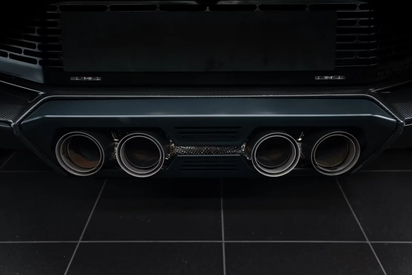 Надёжный Lamborghini Countach LPI 800-4 1of112 CARBON 2022 6.5 л 814 л.с Гибрид с двигателем 6,5 л, Чёрный, пробег 960 км, Автомат, поставка из Италия