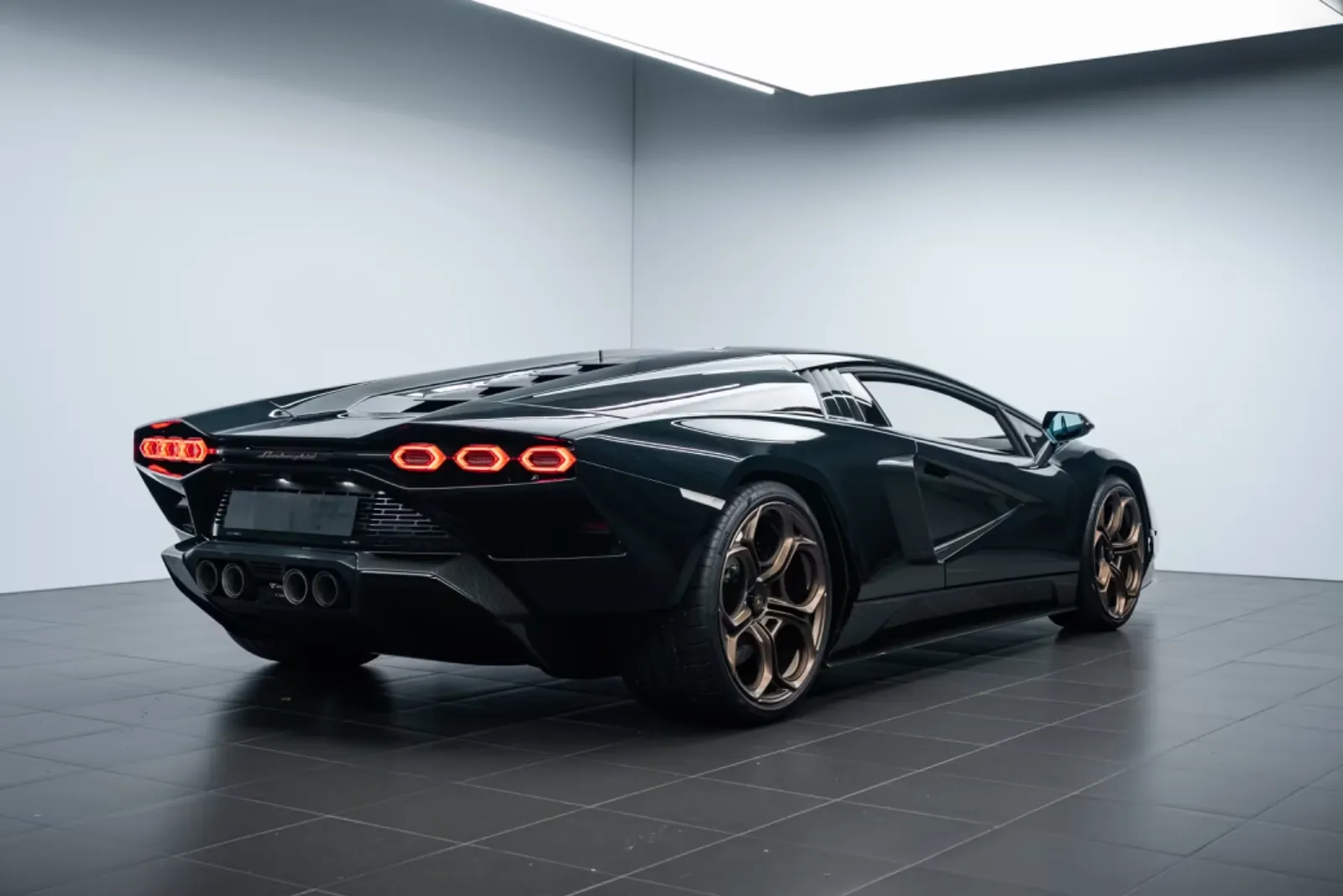 Купить Lamborghini Countach LPI 800-4 1of112 CARBON 2022 6.5 л 814 л.с Гибрид, Чёрный, Автомат, Полный привод — авто из Италия, с доставкой по всей России