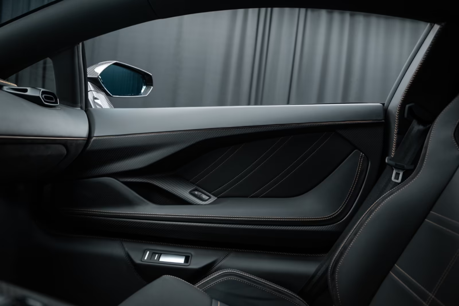 Оформить заказ на Lamborghini Countach LPI 800-4 1of112 CARBON 2022 6.5 л 814 л.с Гибрид, коробка: Автомат, привод: Полный привод, доставка по России, салон в Москве