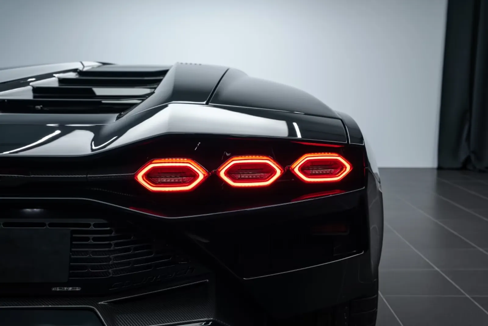 Новый Lamborghini Countach LPI 800-4 1of112 CARBON 2022 6.5 л 814 л.с Гибрид: Полный привод, Чёрный, коробка — Автомат, привезён из Италия, доставка по регионам