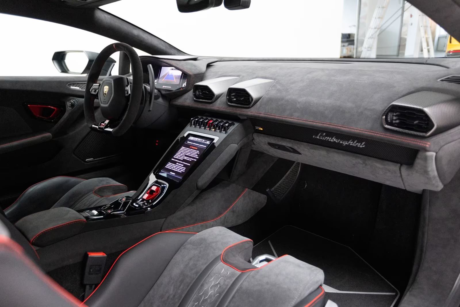 Выбор покупателей — Lamborghini Huracán Sterrato 2026 5.2 л 610 л.с Бензин, пробег 1 590 км, Синий, привезён из Италия, доставка по РФ