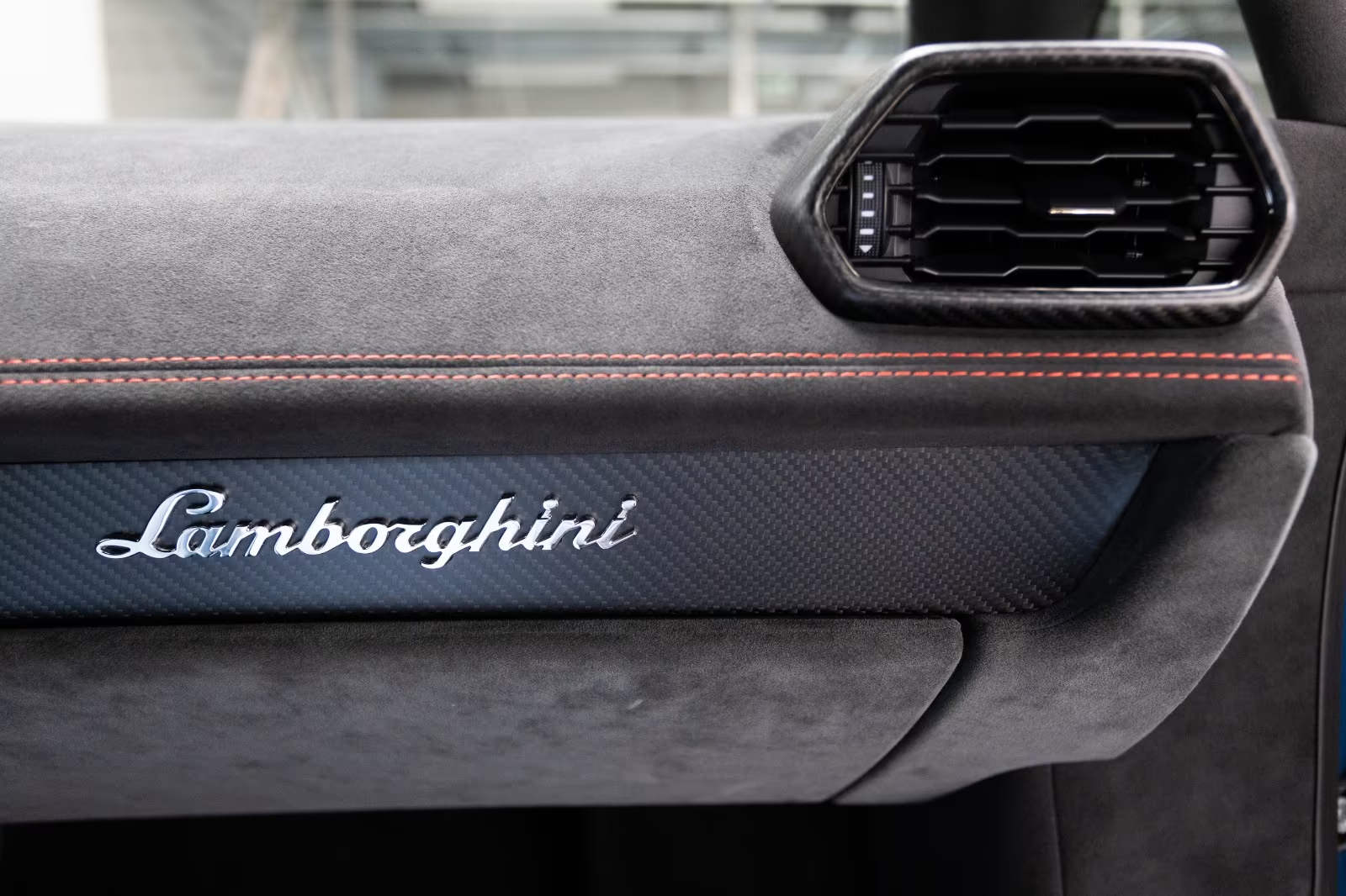 Автомобиль Lamborghini Huracán Sterrato 2026 5.2 л 610 л.с Бензин, Синий, пробег 1 590 км, производство — Италия, доставка по РФ