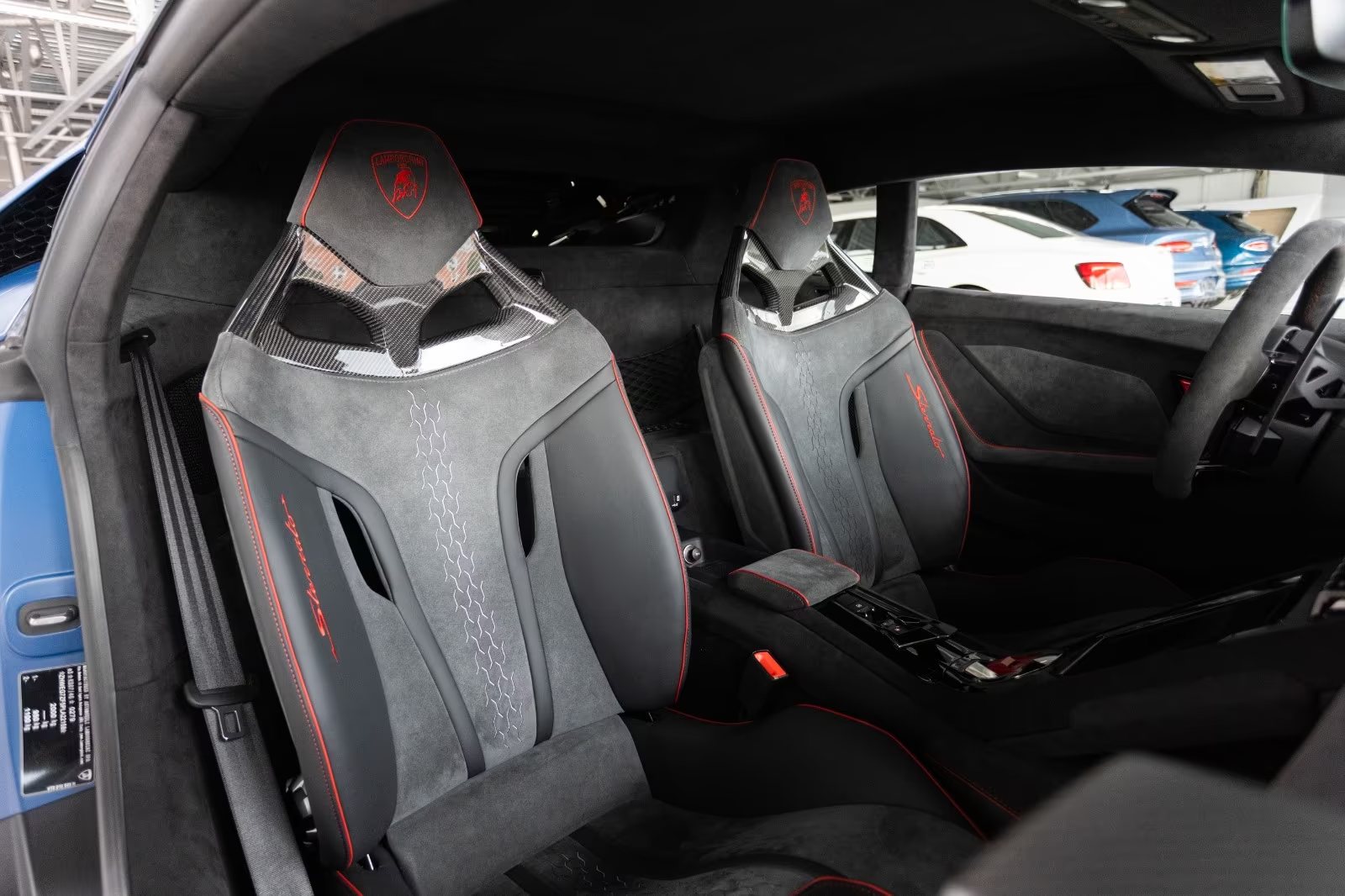 Надёжный Lamborghini Huracán Sterrato 2026 5.2 л 610 л.с Бензин с двигателем 5,2 л, Синий, пробег 1 590 км, Автомат, поставка из Италия