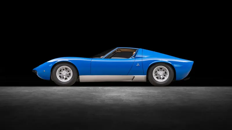 Заказать Lamborghini Miura P400 1967 3.9 л 350 л.с Бензин с пробегом 60 000 км, Механика, Задний привод, цвет Синий, поставка из США, доставка по РФ Miura P400 - фото 2