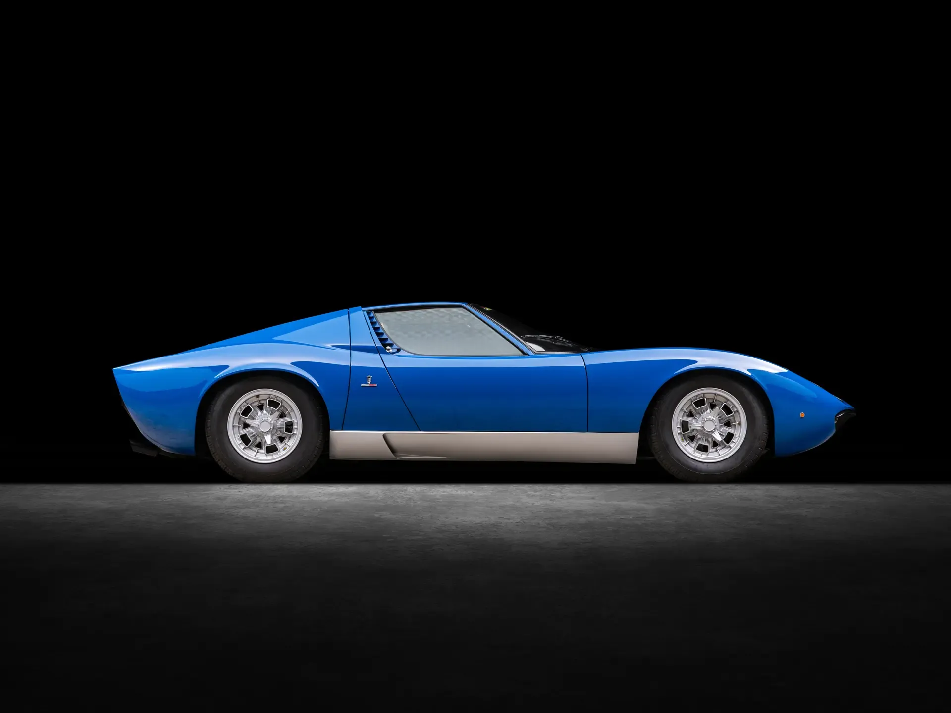 Автомобиль Lamborghini Miura P400 1967 3.9 л 350 л.с Бензин, Синий, пробег 60 000 км, производство — , доставка по РФ