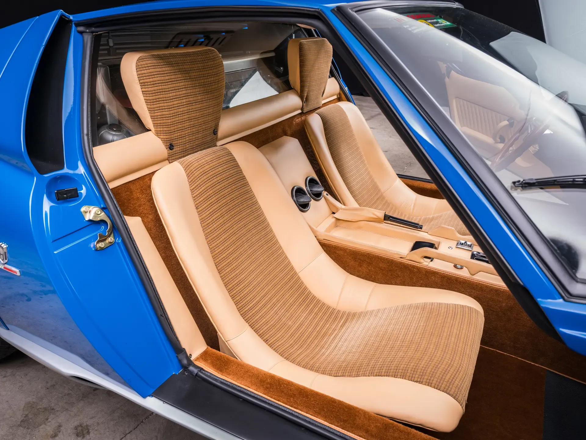 Купить Lamborghini Miura P400 1967 3.9 л 350 л.с Бензин с доставкой: пробег 60 000 км, Синий, Механика, Задний привод, поставка из