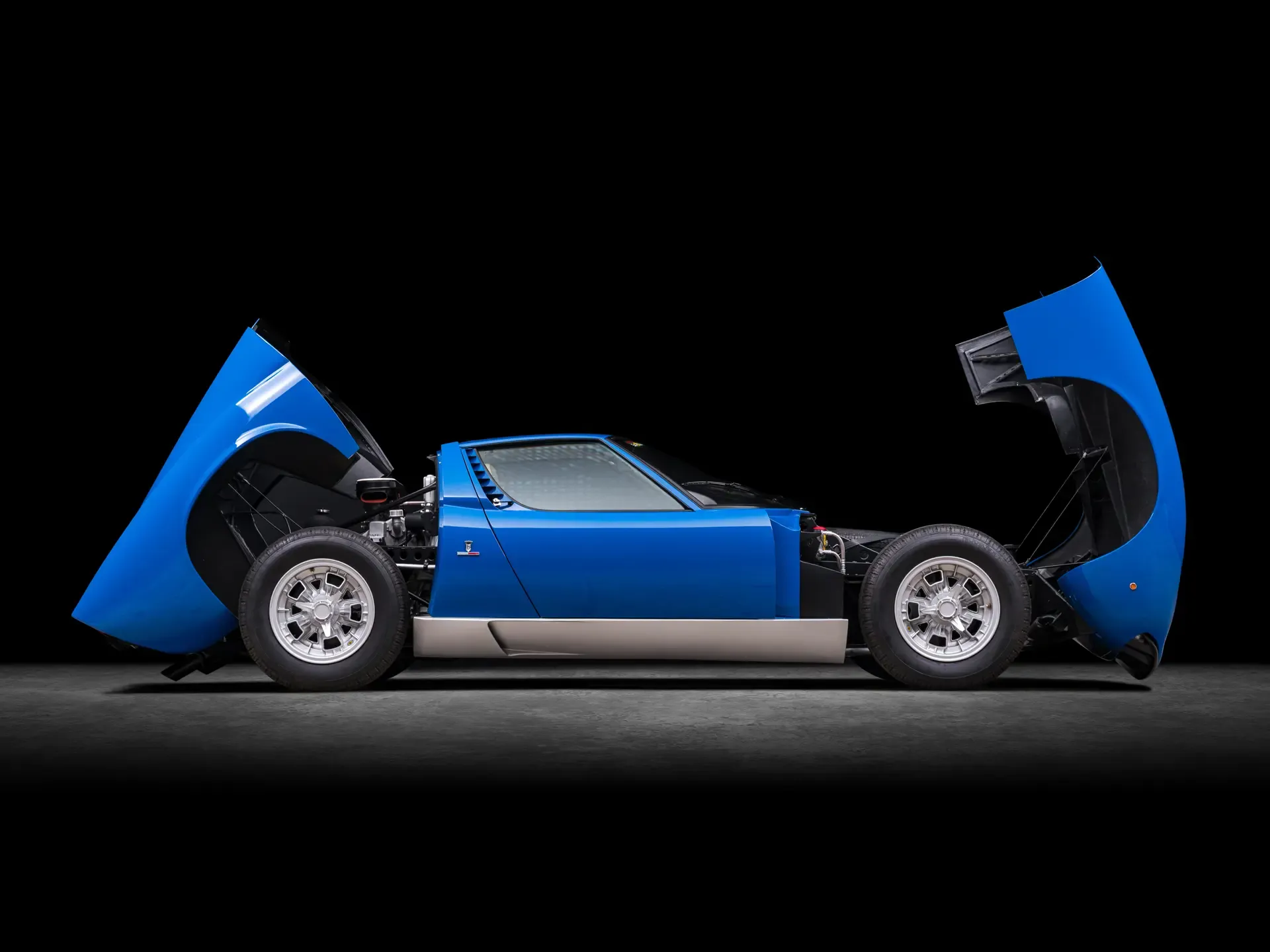 Новый Lamborghini Miura P400 1967 3.9 л 350 л.с Бензин в кузове Синий, коробка — Механика, привод — Задний привод, страна производства —