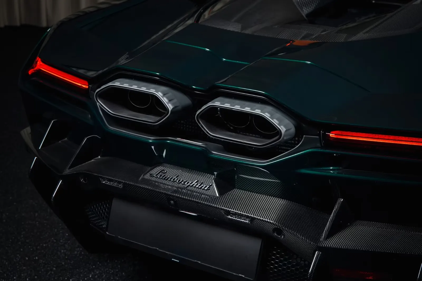 Доступен к заказу Lamborghini Revuelto 2025 6.5 л 1015 л.с Гибрид: Зелёный, коробка Автомат, привод Полный привод, осмотр и тест-драйв в Москве