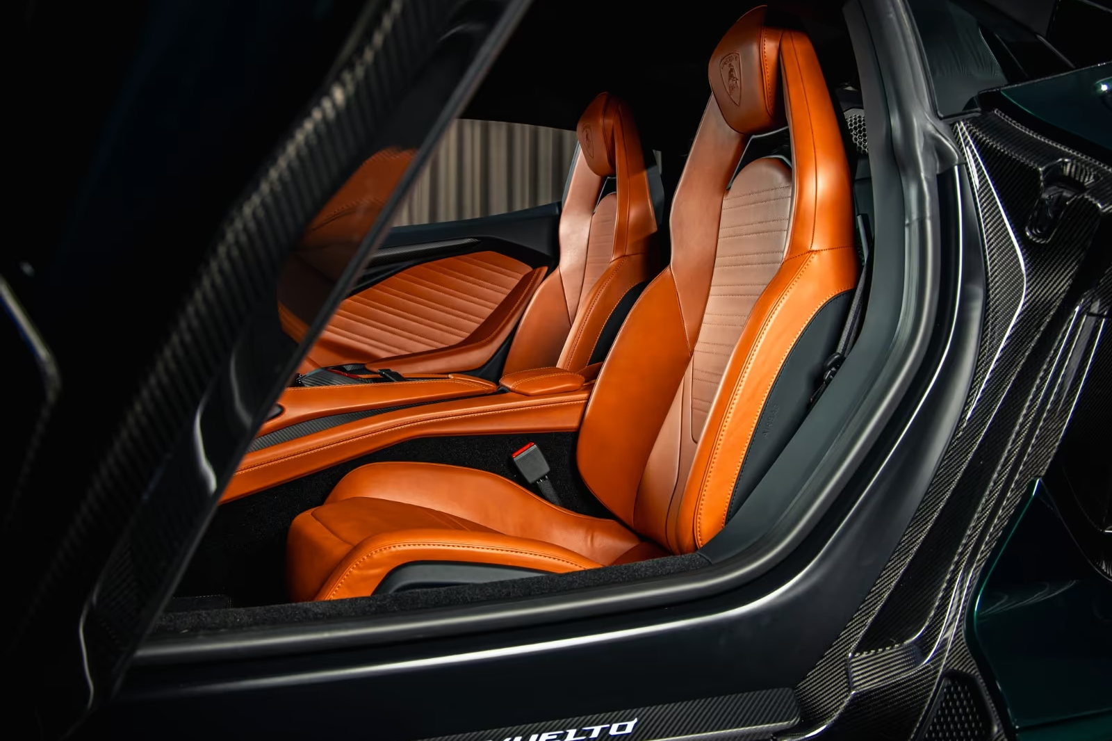 Купить Lamborghini Revuelto 2025 6.5 л 1015 л.с Гибрид с минимальным пробегом 160 км, Зелёный, доставим из Италия в любой город РФ