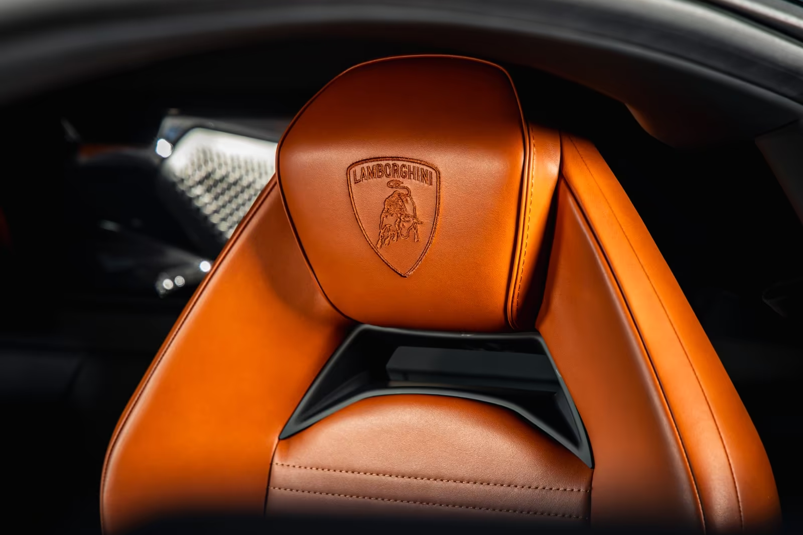 Оформить заказ на Lamborghini Revuelto 2025 6.5 л 1015 л.с Гибрид, коробка: Автомат, привод: Полный привод, доставка по России, салон в Москве