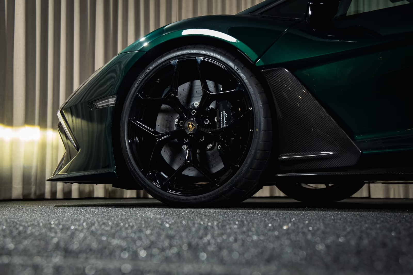 Купить Lamborghini Revuelto 2025 6.5 л 1015 л.с Гибрид с доставкой: пробег 160 км, Зелёный, Автомат, Полный привод, поставка из Италия