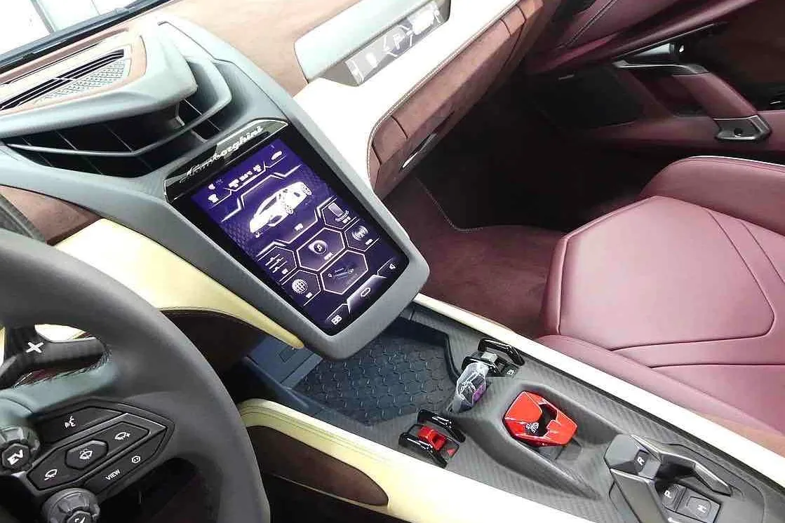 Автомобиль Lamborghini Revuelto 6.5 V12 (HPEV, plug-in hybrid) 2026 6.5 л 1015 л.с Гибрид, Фиолетовый, пробег 197 км, производство — Корея, доставка по РФ, фото 9