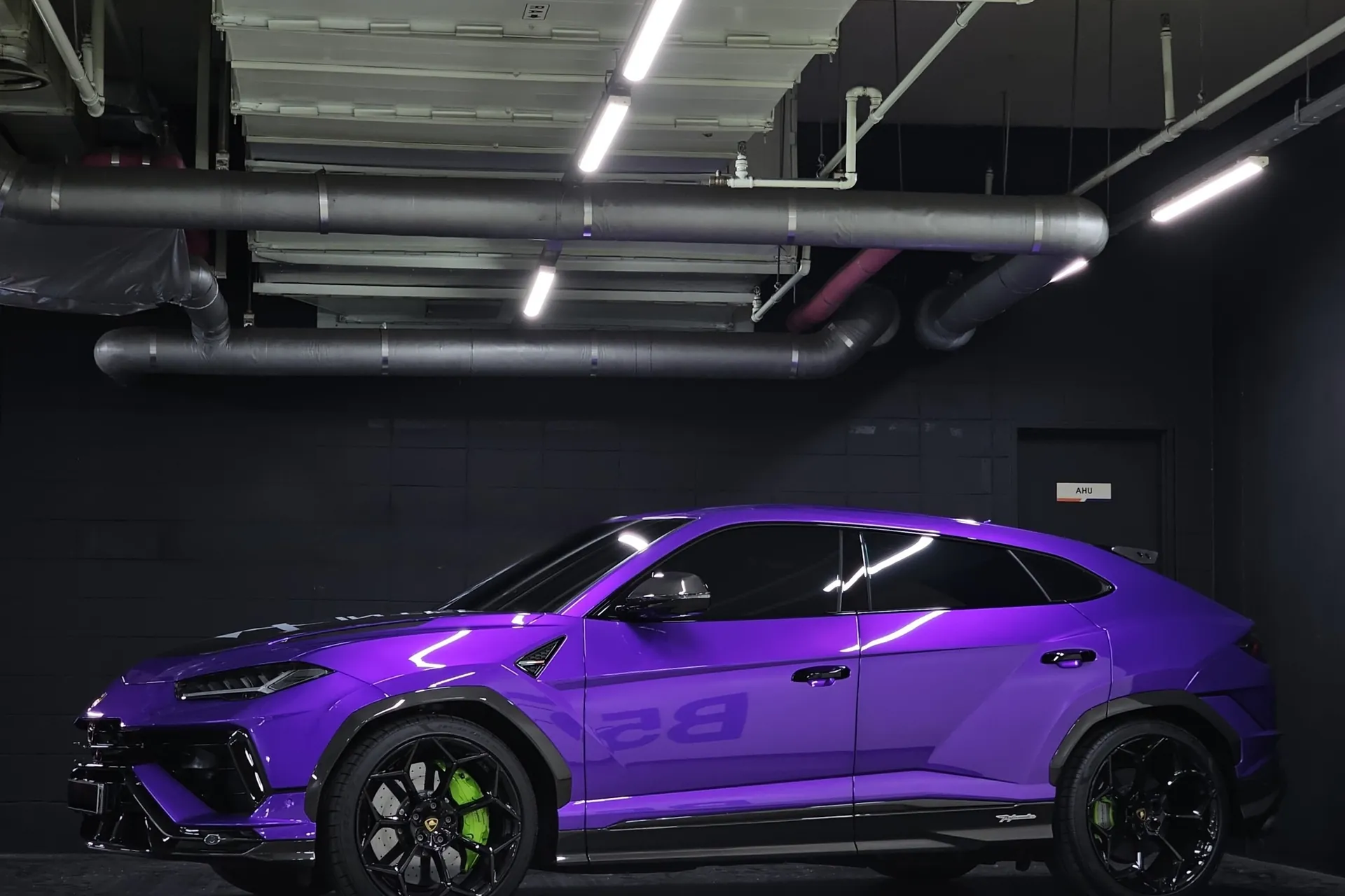 Заказать Lamborghini Urus 4.0 V8 Performante 2024 4.0 л 666 л.с Бензин с пробегом 3 200 км, Автомат, Полный привод, цвет Фиолетовый, поставка из Италия, доставка по РФ