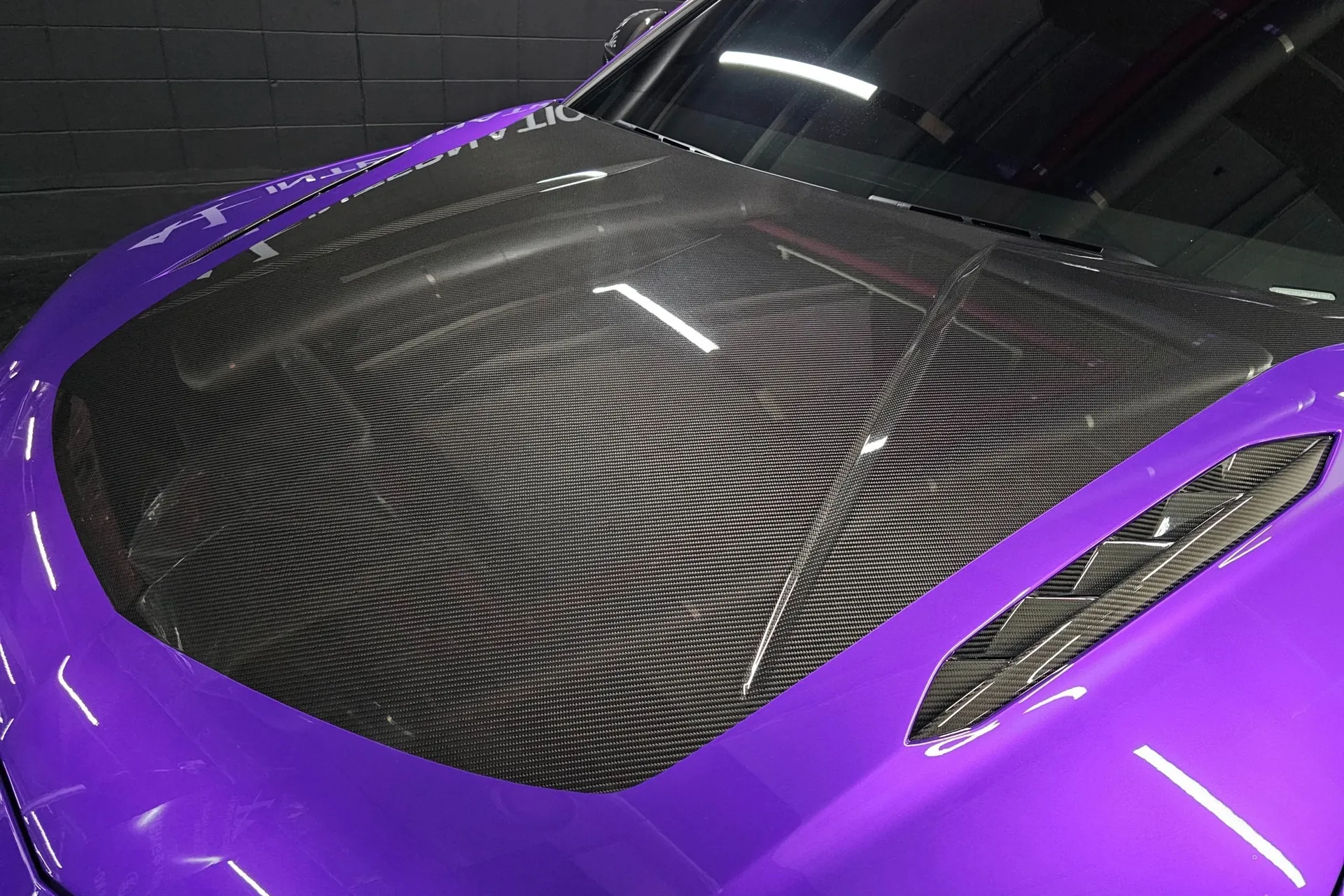 Lamborghini Urus 4.0 V8 Performante 2024 4.0 л 666 л.с Бензин, пробег 3 200 км, цвет кузова Фиолетовый, тип трансмиссии Автомат, привод Полный привод, из Италия