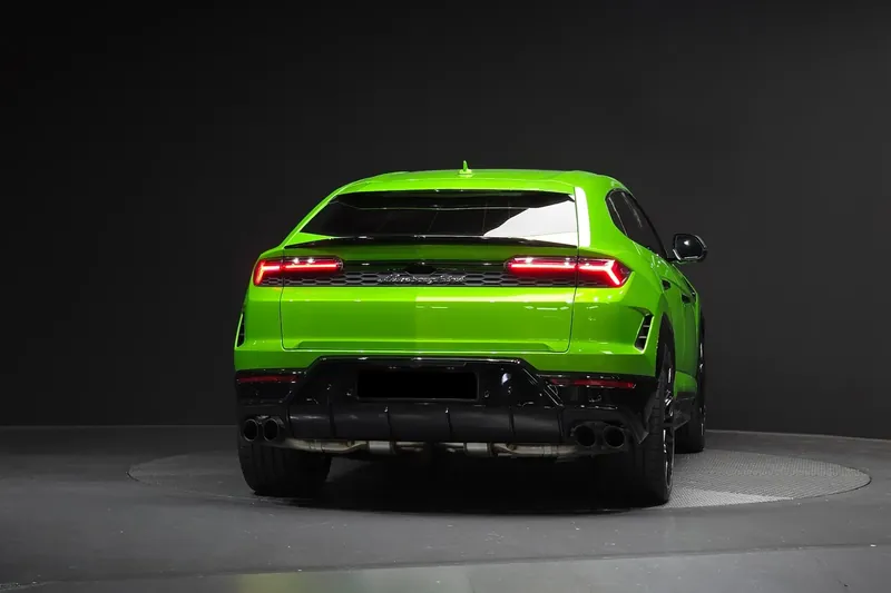 Заказать Lamborghini Urus 4.0 V8 SE 2025 4.0 л 800 л.с Гибрид с пробегом 1 384 км, Автомат, Полный привод, цвет Зелёный, поставка из Италия, доставка по РФ Urus SE — фото 3