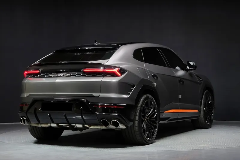 Заказать Lamborghini Urus 4.0 V8 SE 2025 4.0 л 800 л.с Бензин с пробегом 2 611 км, Автомат, Полный привод, цвет Серый, поставка из Италия, доставка по РФ Urus SE — фото 3