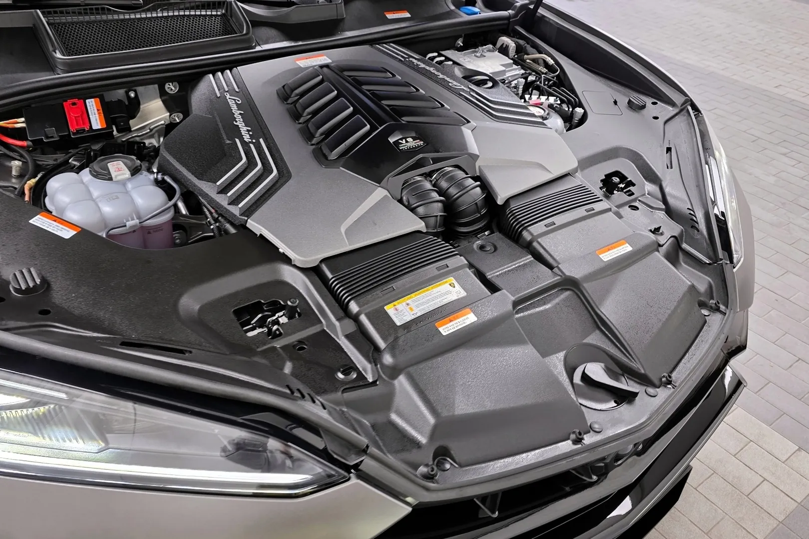 Доставка по РФ: Lamborghini Urus 4.0 V8 SE 2025 4.0 л 800 л.с Бензин, Серый, пробег 2 611 км, Полный привод, Автомат, осмотр возможен в Москве