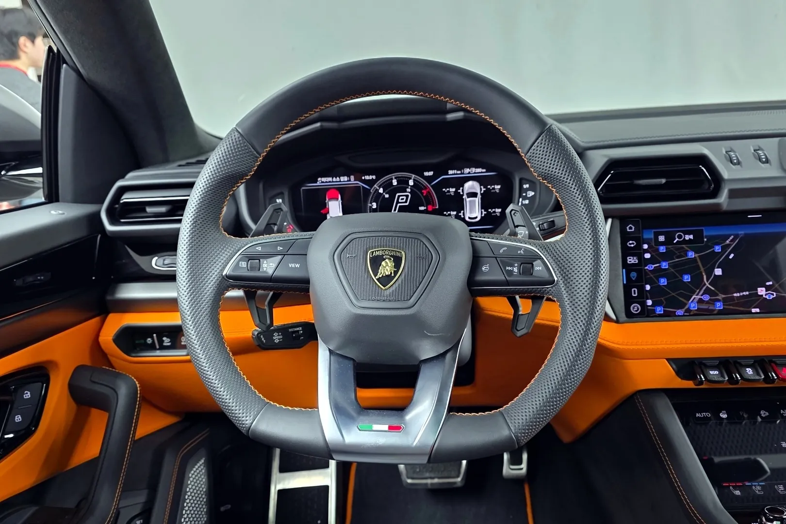Новый Lamborghini Urus 4.0 V8 SE 2025 4.0 л 800 л.с Бензин: Полный привод, Серый, коробка — Автомат, привезён из Италия, доставка по регионам