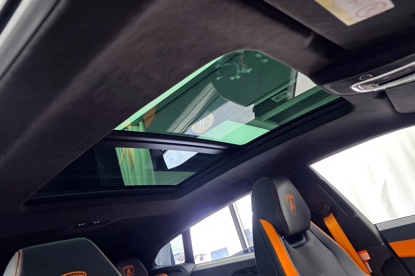 Автомобиль Lamborghini Urus 4.0 V8 SE 2025 4.0 л 800 л.с Бензин, Серый, пробег 2 611 км, производство — Италия, доставка по РФ