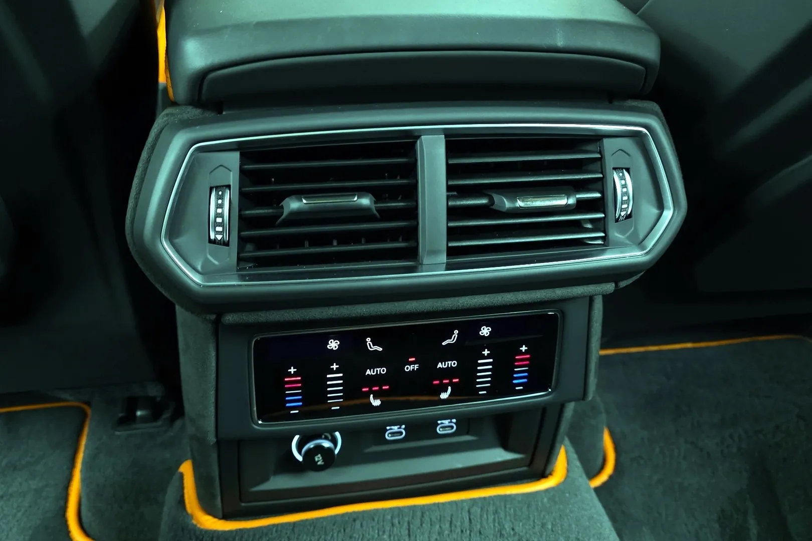 Lamborghini Urus 4.0 V8 SE 2025 4.0 л 800 л.с Бензин, пробег 2 611 км, Серый, Полный привод, Автомат, авто из Италия, доставка по РФ