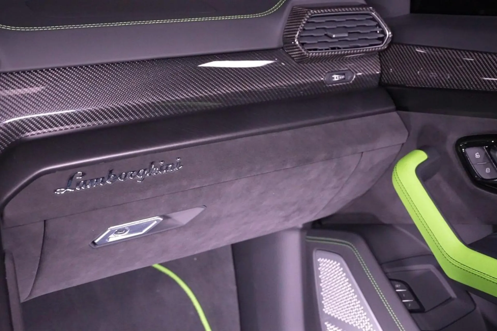 Официальная поставка Lamborghini Urus Capsule Novitec 2026 4.0 л 793 л.с Бензин, Зелёный, Автомат, Полный привод, привезён из Италия