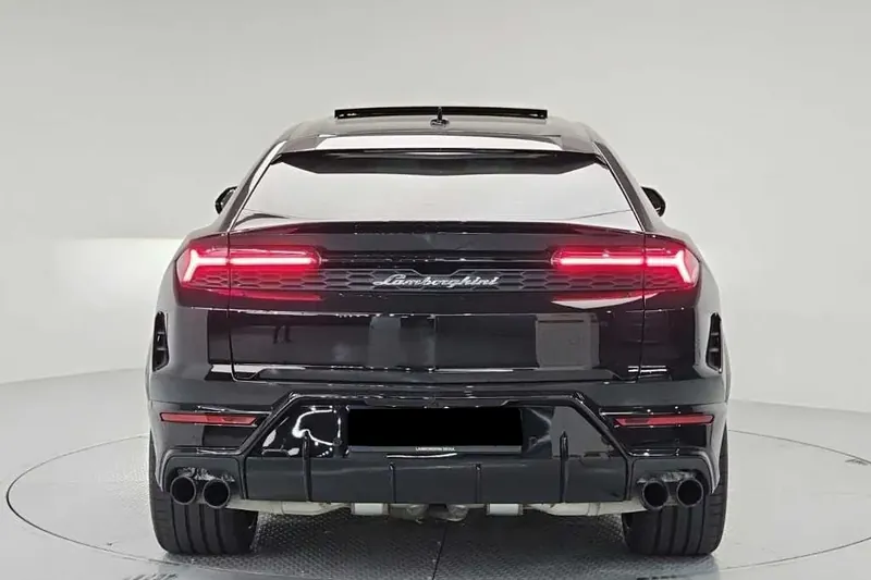 Заказать Lamborghini Urus SE 2026 4.0 л 789 л.с Гибрид с пробегом 121 км, Автомат, Полный привод, цвет Чёрный, поставка из Корея, доставка по РФ Urus SE — фото 3