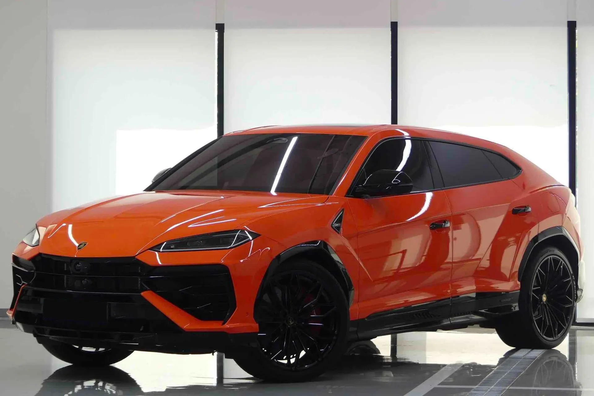 Lamborghini Urus SE 2026, оранжевый