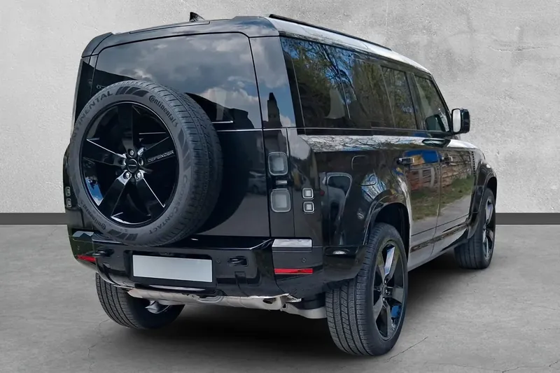 Купить Land Rover Defender 110 P300e X-Dynamic HSE 2026 2.0 л 300 л.с Гибрид, Чёрный, Автомат, Полный привод — авто из Германия, с доставкой по всей России, фото 3