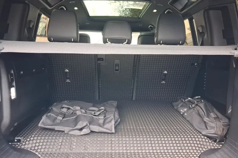 Land Rover Defender 110 P300e X-Dynamic HSE 2026 2.0 л 300 л.с Гибрид, пробег 11 км, Чёрный, Полный привод, Автомат, авто из Германия, доставка по РФ, фото 11