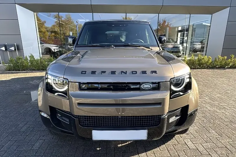 Заказать Land Rover Defender 110 D300 X-Dynamic HSE 2026 3.0 л 249 л.с Дизель с пробегом 10 км, Автомат, Полный привод, цвет Коричневый, поставка из Германия, доставка по РФ Defender 110 D300 X-Dynamic HSE - фото 3