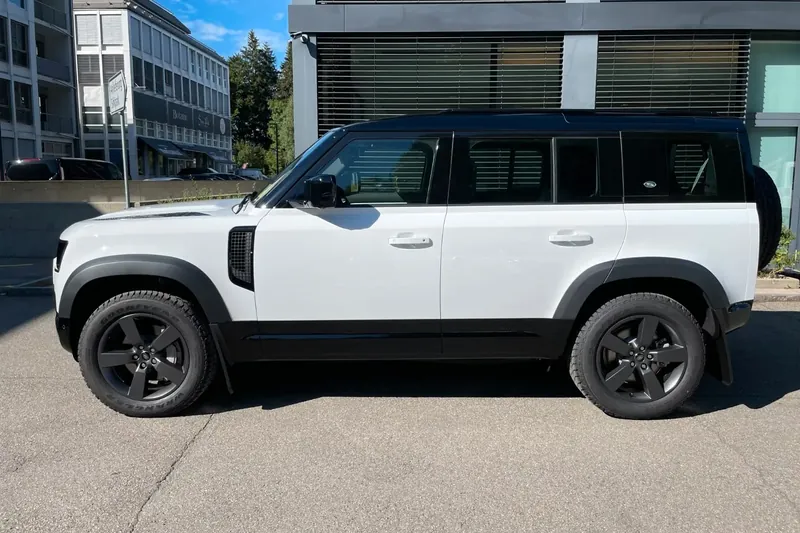 Land Rover Defender 110 P400 I6 X-Dynamic SE 2026 3.0 л 400 л.с Бензин, новый авто, Полный привод, Автомат, цвет Белый, страна-производитель — Германия Defender 110 P400 I6 X-Dynamic SE - фото 2