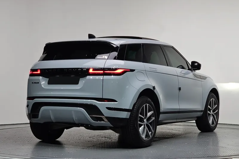 Заказать Land Rover Range Rover Evoque II P250 Dynamic SE 2024 2.0 л 250 л.с Бензин с пробегом 4 322 км, Автомат, Полный привод, цвет Белый, поставка из Великобритания, доставка по РФ Range Rover Evoque P250 Dynamic SE — фото 3