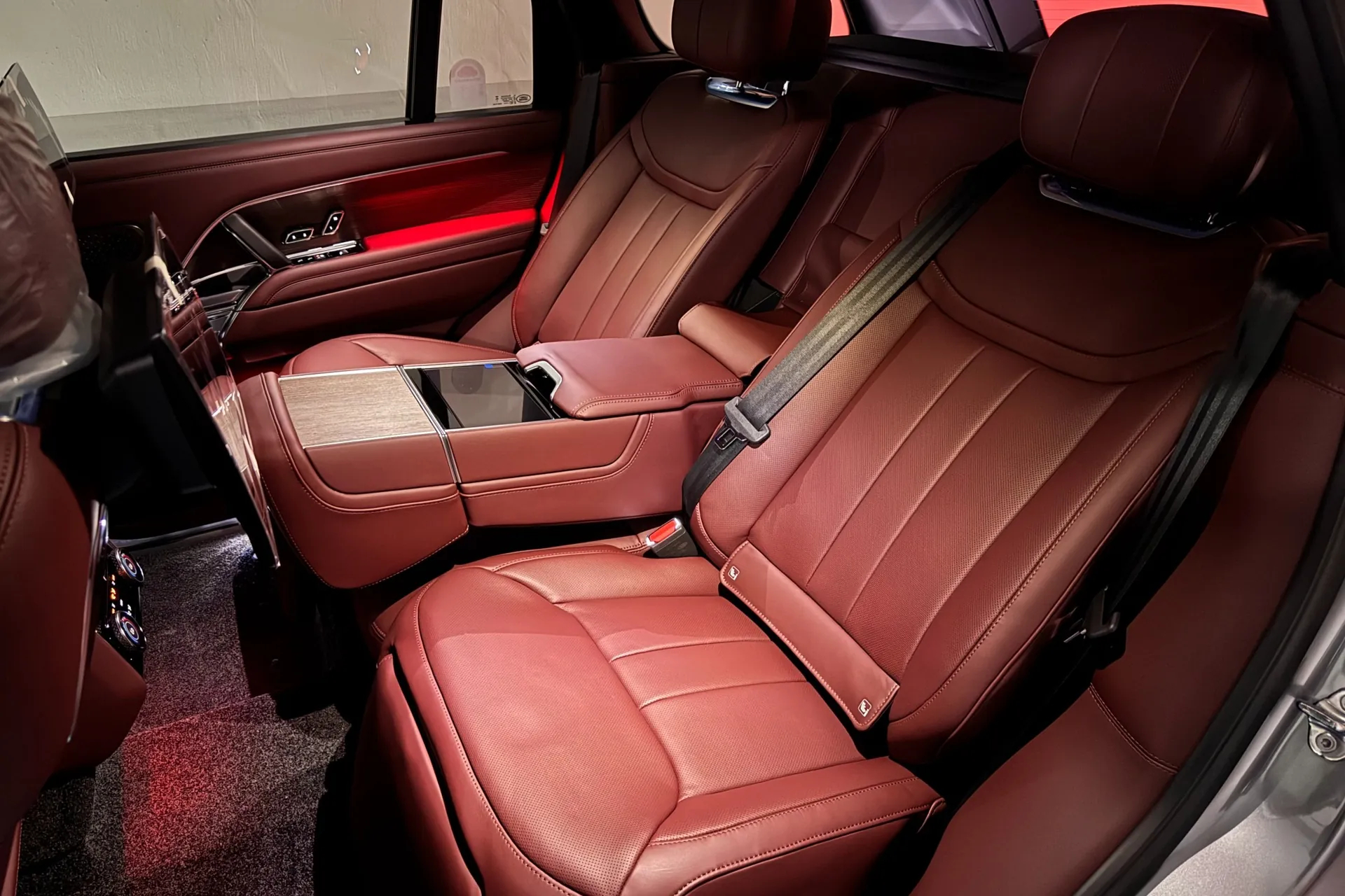 Надёжный Land Rover Range Rover P530 Autobiography LWB 2026 4.4 л 530 л.с Бензин с двигателем 4,4 л, Серый, пробег 30 км, Автомат, поставка из Великобритания