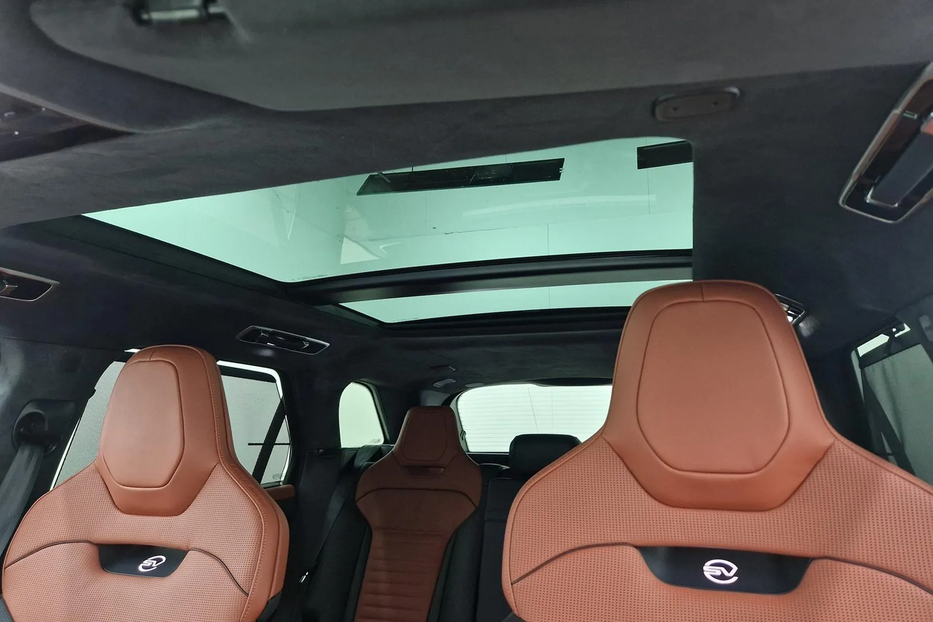 Land Rover Range Rover Sport P635 SV 2025 4.4 л 635 л.с Бензин, пробег 3 100 км, Чёрный цвет, коробка Автомат, привод Полный привод, авто из Великобритания