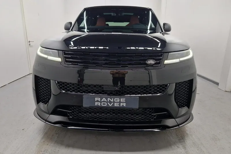 Land Rover Range Rover Sport P635 SV 2025 4.4 л 635 л.с Бензин, новый авто, Полный привод, Автомат, цвет Чёрный, страна-производитель — Великобритания Range Rover Sport P635 SV - фото 2