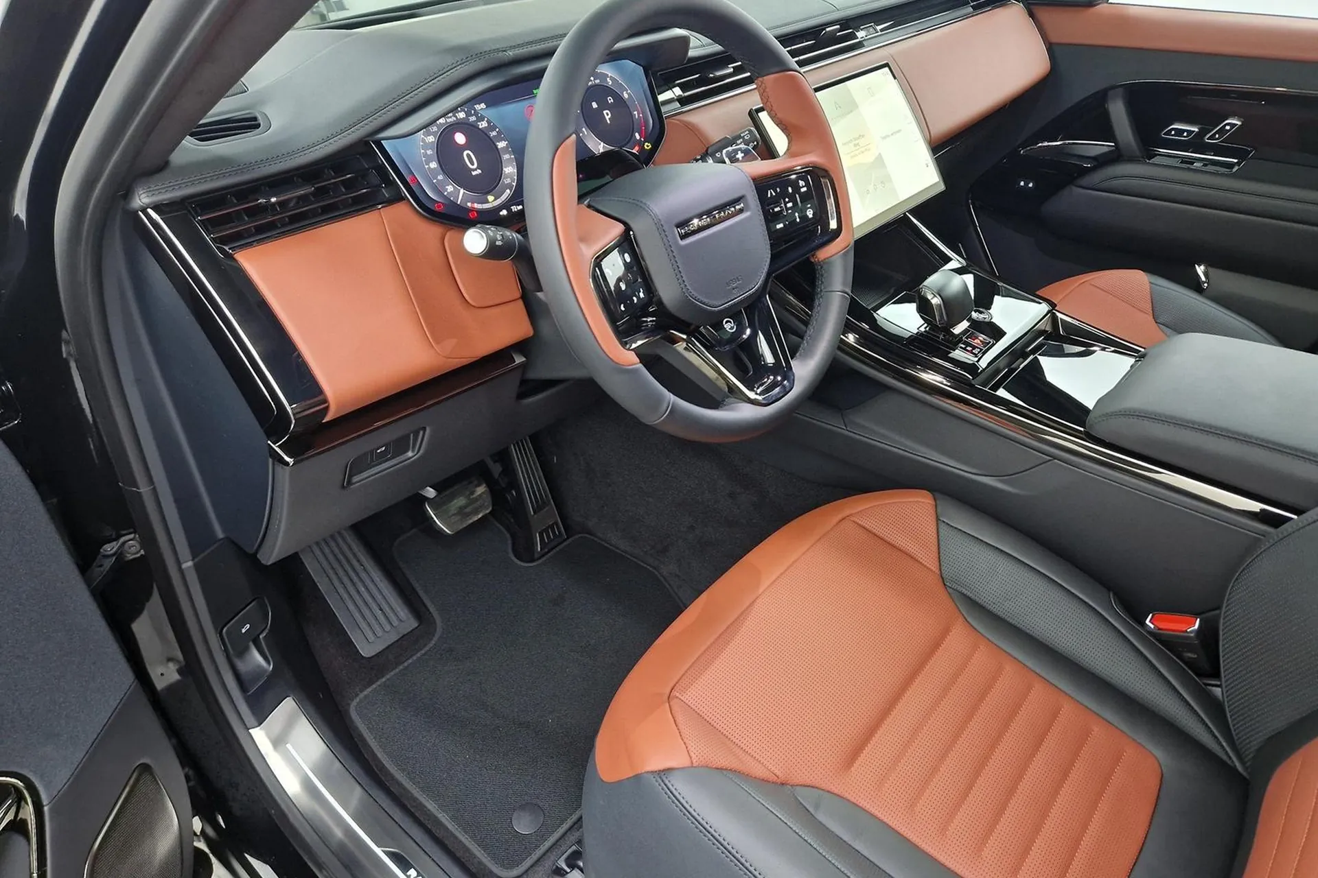 Выбор покупателей — Land Rover Range Rover Sport P635 SV 2025 4.4 л 635 л.с Бензин, пробег 3 100 км, Чёрный, привезён из Великобритания, доставка по РФ