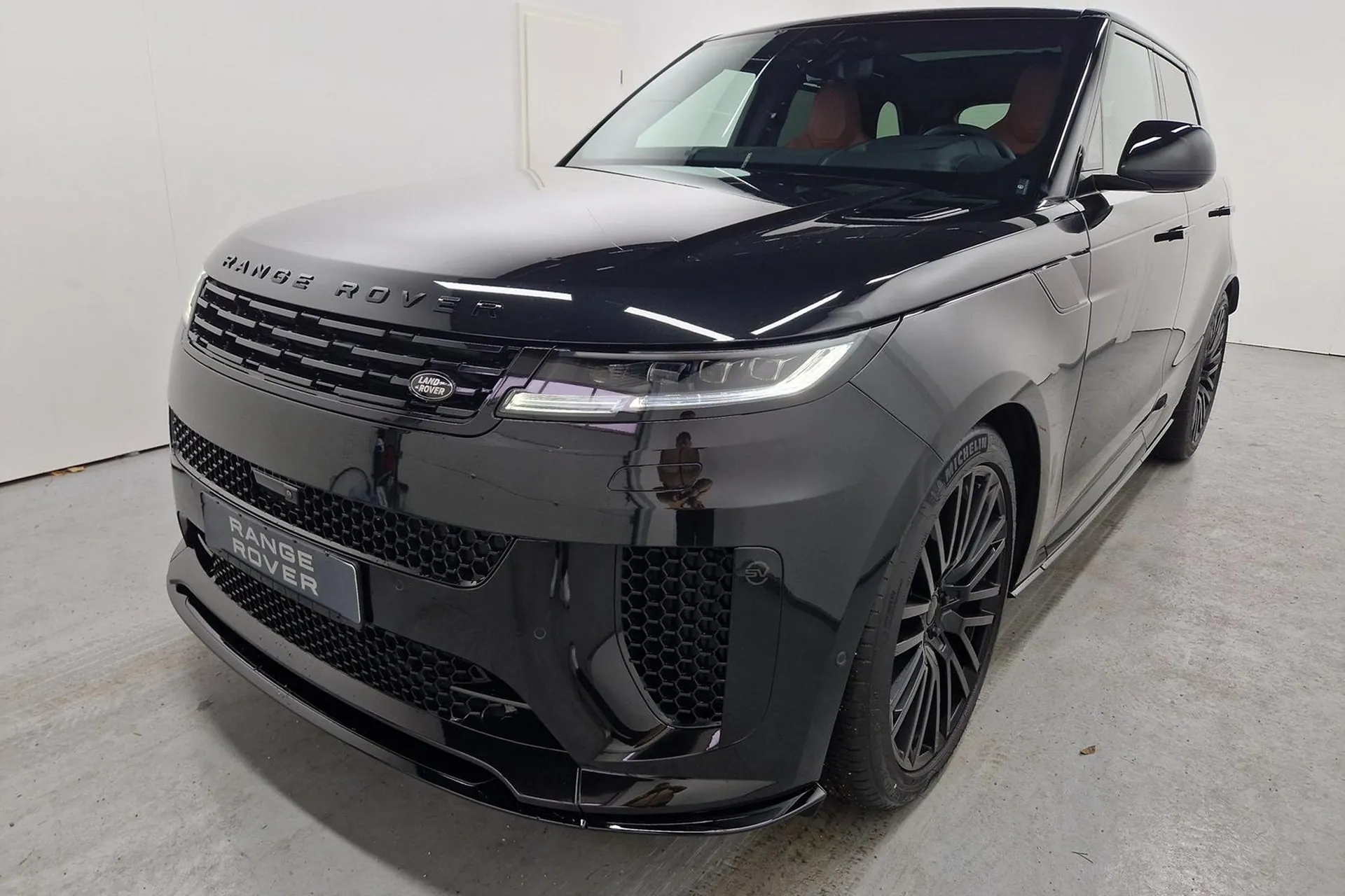 Фото для land-rover Range Rover Sport P635 SV